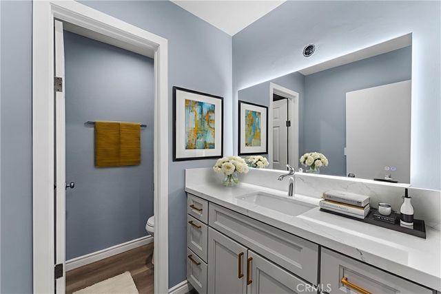 15511 Sherman Way 1, Van Nuys, CA 91406