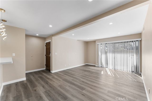 15511 Sherman Way 1, Van Nuys, CA 91406