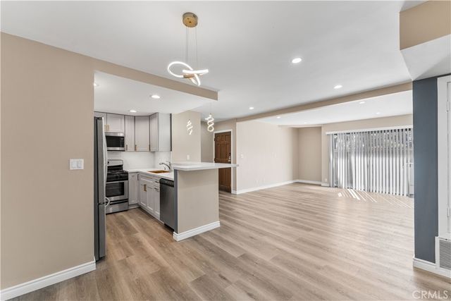 15511 Sherman Way 1, Van Nuys, CA 91406