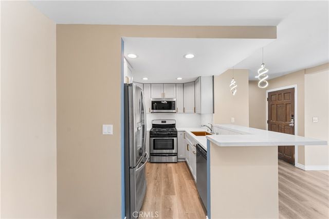 15511 Sherman Way 1, Van Nuys, CA 91406