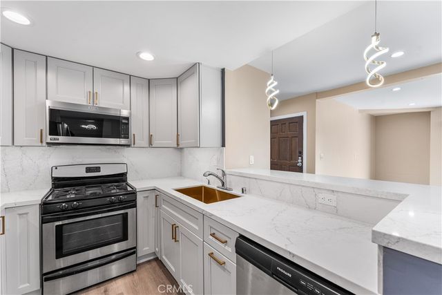 15511 Sherman Way 1, Van Nuys, CA 91406