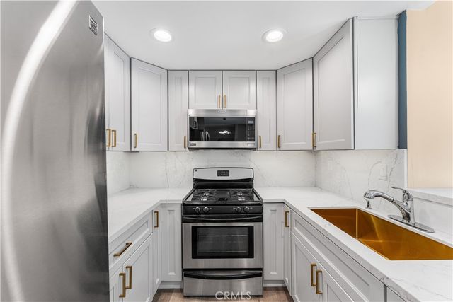 15511 Sherman Way 1, Van Nuys, CA 91406