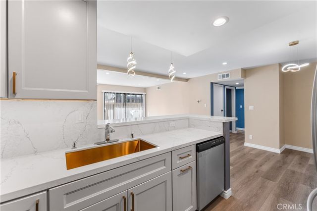 15511 Sherman Way 1, Van Nuys, CA 91406