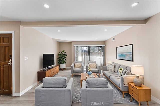 15511 Sherman Way 1, Van Nuys, CA 91406