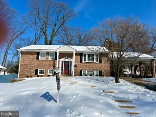 7518 FAIRWOOD LN, Falls Church, VA 22046
