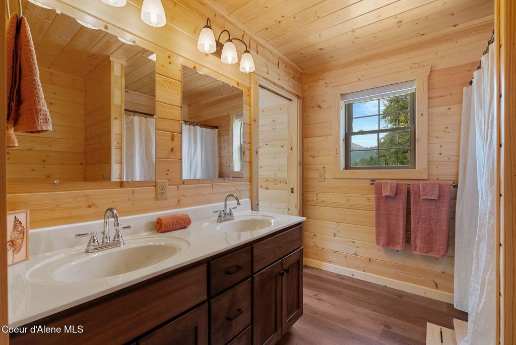 452 Ruby Creek Rd, Naples, ID 83847 photo 17