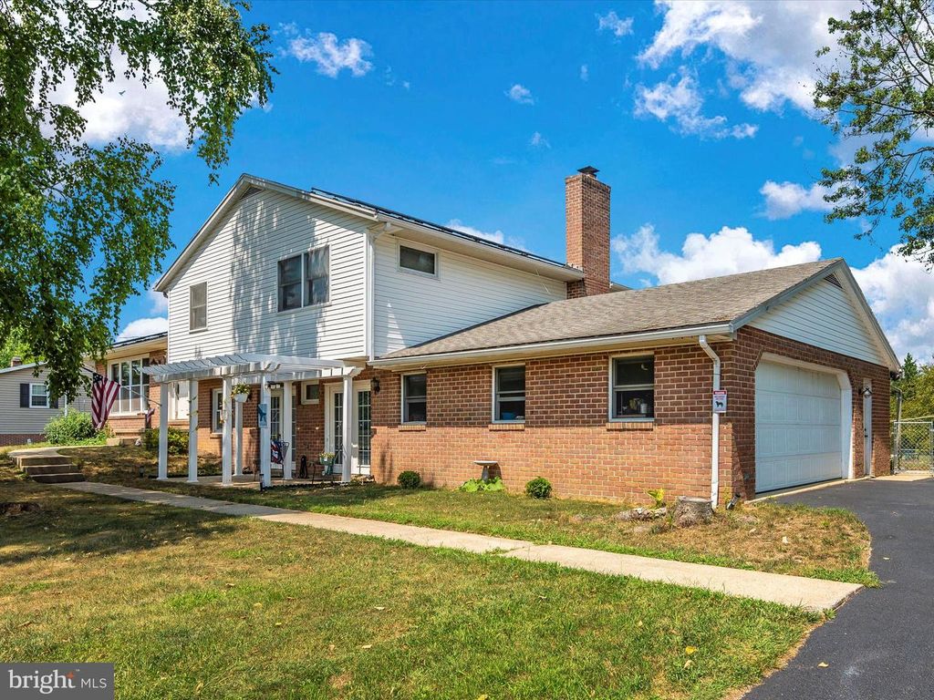 6423 BICKLE ROAD, Chambersburg, PA 17202