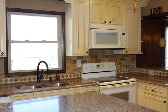 158 Dryden Heights Drive, Dryden, VA 24243