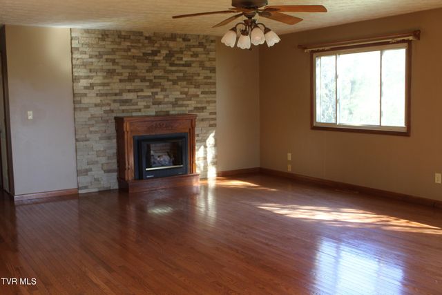 158 Dryden Heights Drive, Dryden, VA 24243