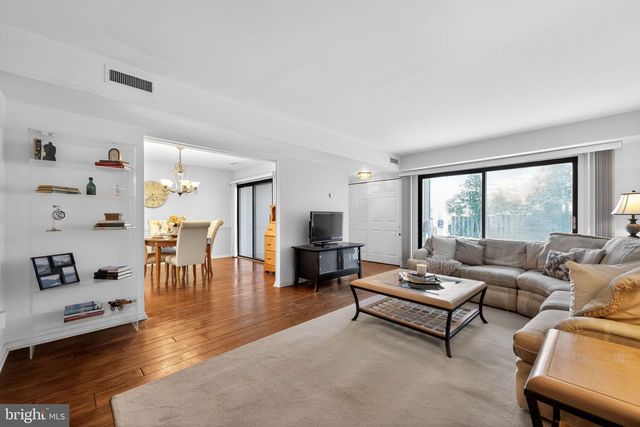 194 SUMMIT HOUSE, West Chester, PA 19382