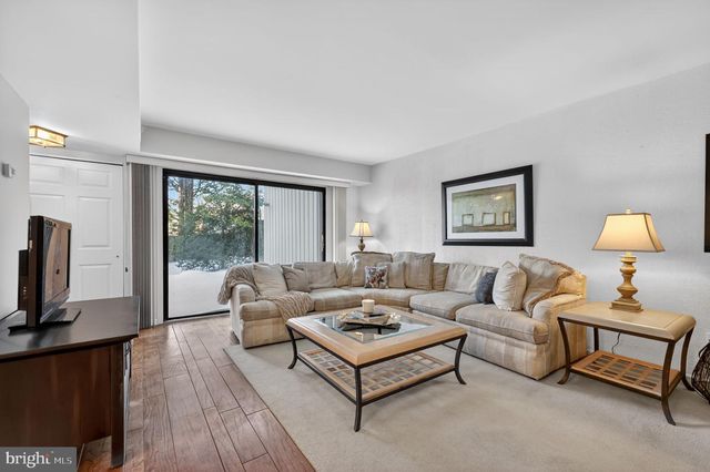 194 SUMMIT HOUSE, West Chester, PA 19382