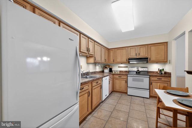 194 SUMMIT HOUSE, West Chester, PA 19382