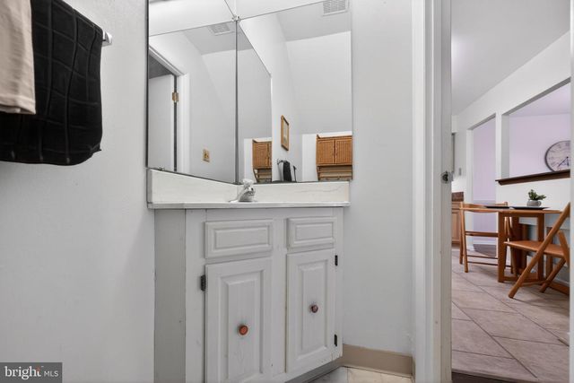 194 SUMMIT HOUSE, West Chester, PA 19382