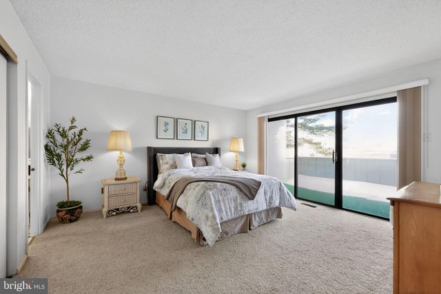 194 SUMMIT HOUSE, West Chester, PA 19382