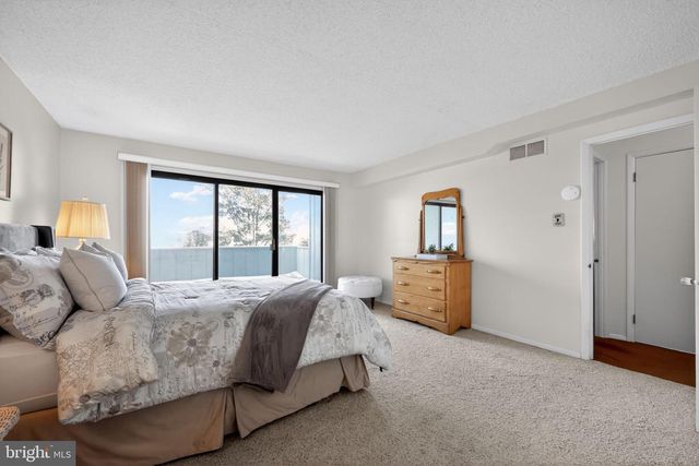 194 SUMMIT HOUSE, West Chester, PA 19382