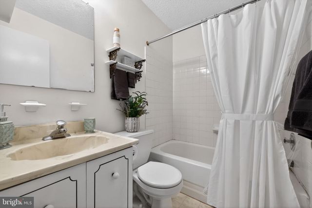 194 SUMMIT HOUSE, West Chester, PA 19382