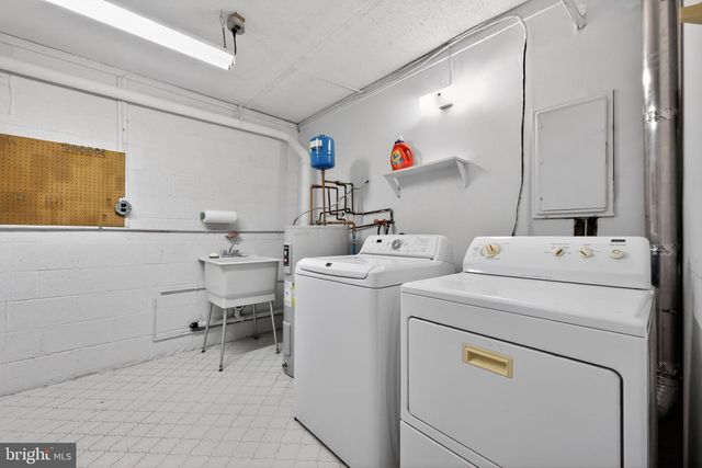 194 SUMMIT HOUSE, West Chester, PA 19382