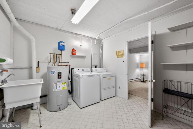 194 SUMMIT HOUSE, West Chester, PA 19382