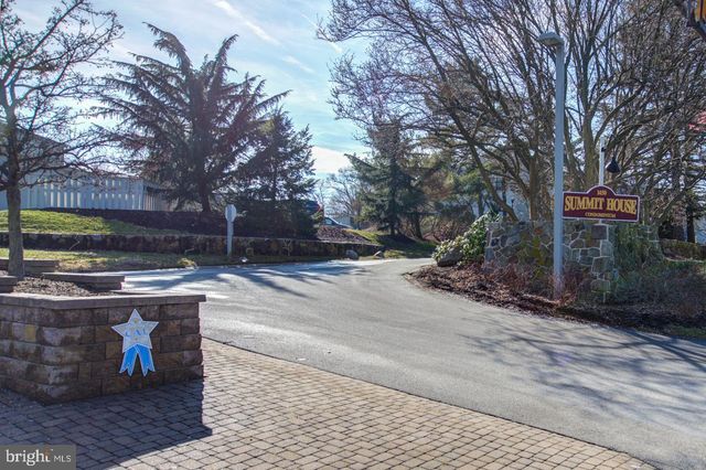 194 SUMMIT HOUSE, West Chester, PA 19382