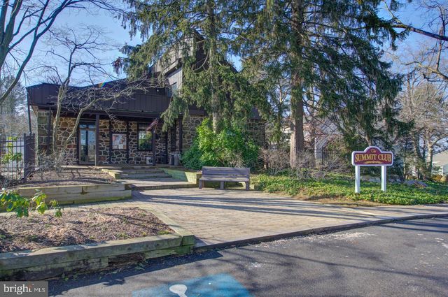 194 SUMMIT HOUSE, West Chester, PA 19382