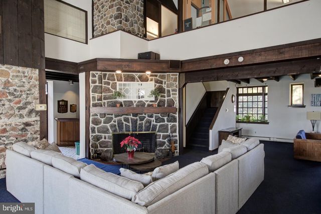 194 SUMMIT HOUSE, West Chester, PA 19382