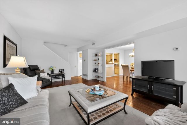 194 SUMMIT HOUSE, West Chester, PA 19382