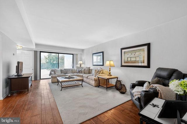 194 SUMMIT HOUSE, West Chester, PA 19382