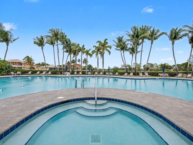 2052 Reston Circle, Royal Palm Beach, FL 33411