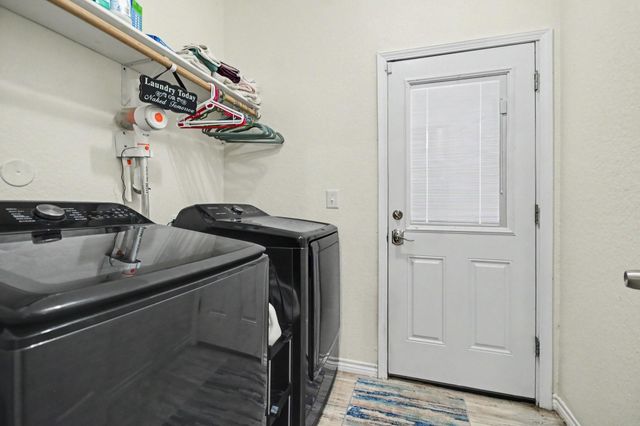 64 Borondo Pines, La Marque, TX 77568