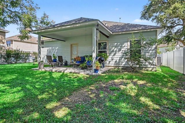 64 Borondo Pines, La Marque, TX 77568