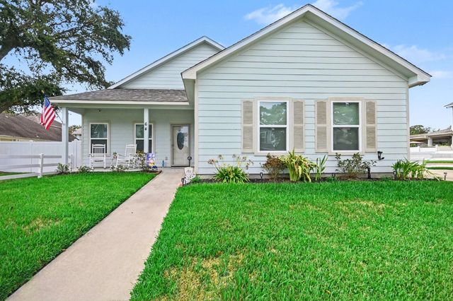 64 Borondo Pines, La Marque, TX 77568