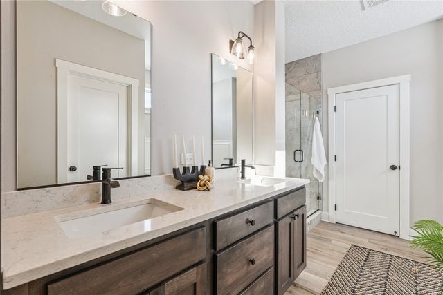 5627 163rd Street, Urbandale, IA 50323