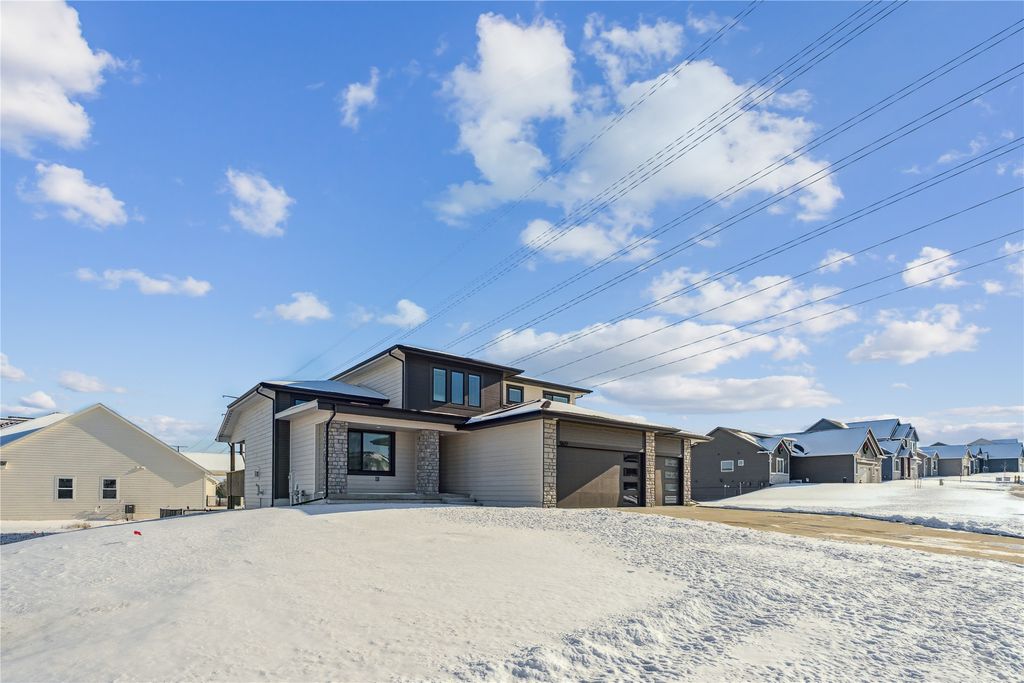 5627 163rd Street, Urbandale, IA 50323