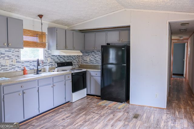 766 Parks Road, Mauk, GA 31058