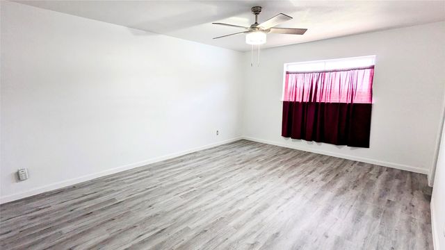 858 Pinehill Lane, Grand Prairie, TX 75052