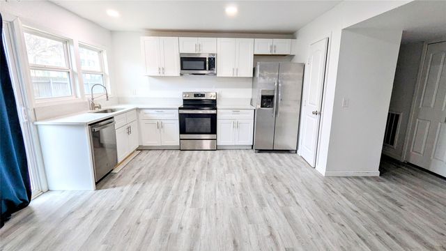 858 Pinehill Lane, Grand Prairie, TX 75052