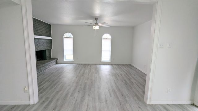 858 Pinehill Lane, Grand Prairie, TX 75052
