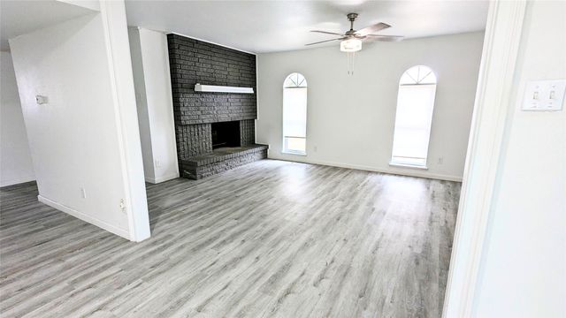 858 Pinehill Lane, Grand Prairie, TX 75052