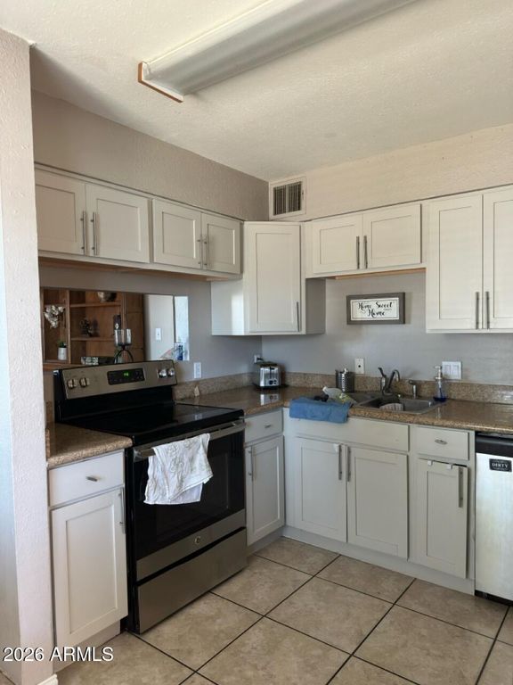 Image 6 of property listing at 4529 N 30TH Avenue, Phoenix, AZ 85017