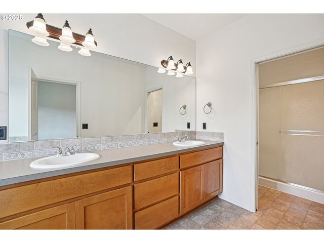 2210 Ne 177TH Ave, Vancouver, WA 98684