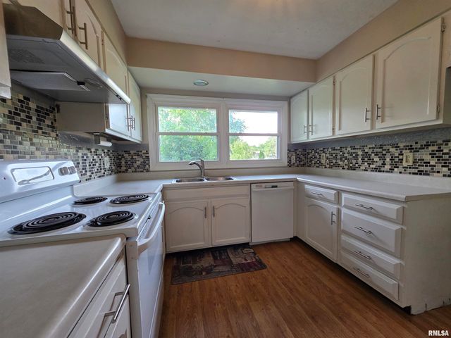 2122 HIGHWOOD Avenue, Pekin, IL 61554