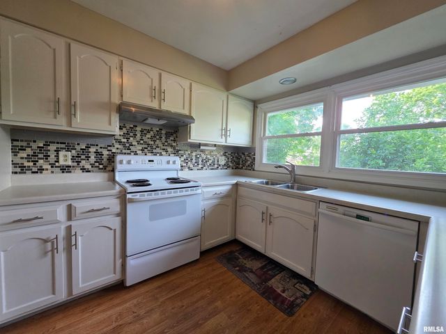 2122 HIGHWOOD Avenue, Pekin, IL 61554