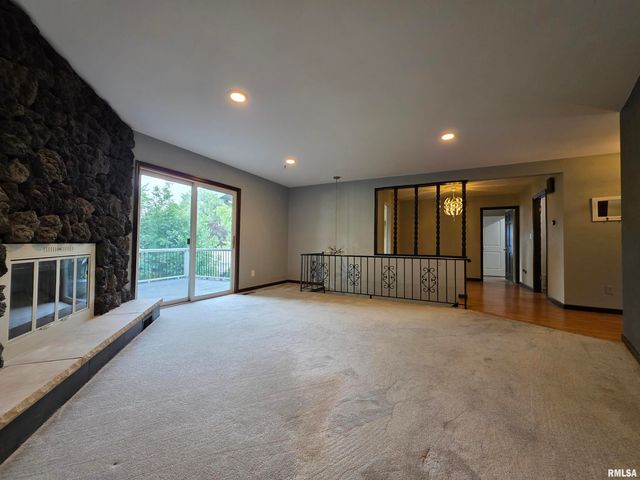2122 HIGHWOOD Avenue, Pekin, IL 61554