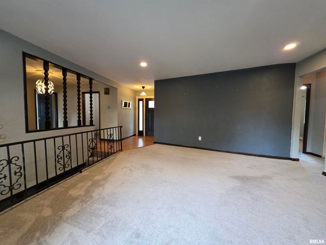 2122 HIGHWOOD Avenue, Pekin, IL 61554