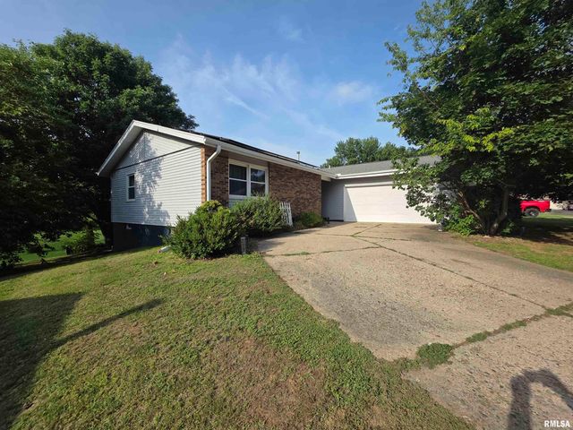 2122 HIGHWOOD Avenue, Pekin, IL 61554