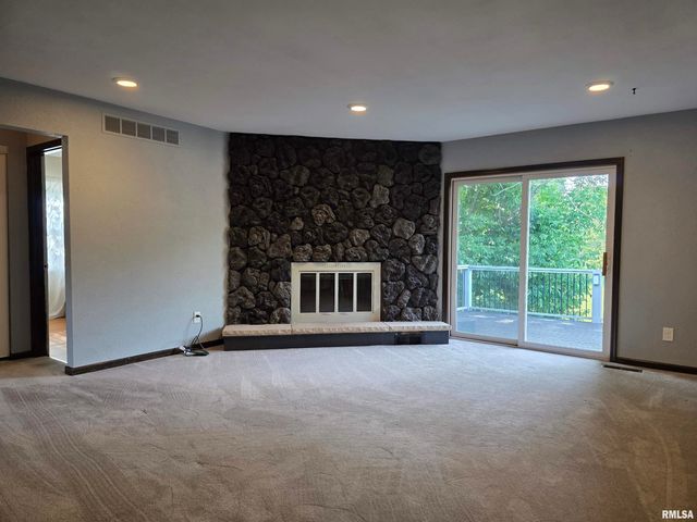 2122 HIGHWOOD Avenue, Pekin, IL 61554