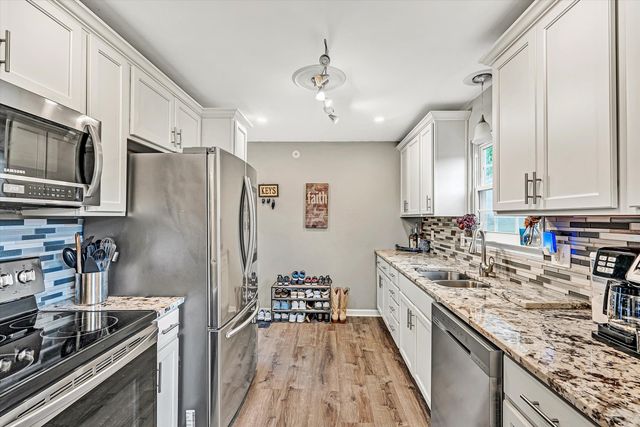 52 Hillview DR, Roanoke, VA 24019