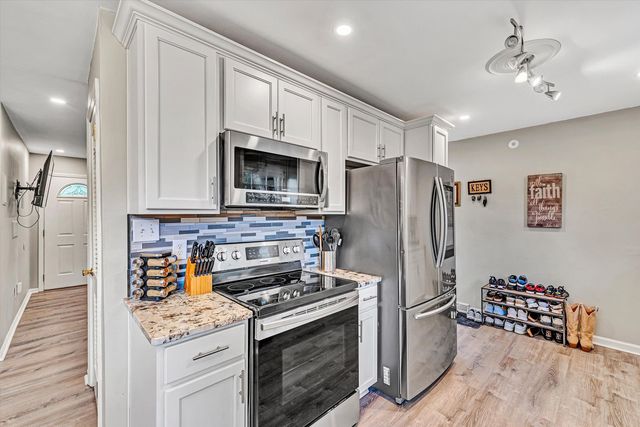 52 Hillview DR, Roanoke, VA 24019