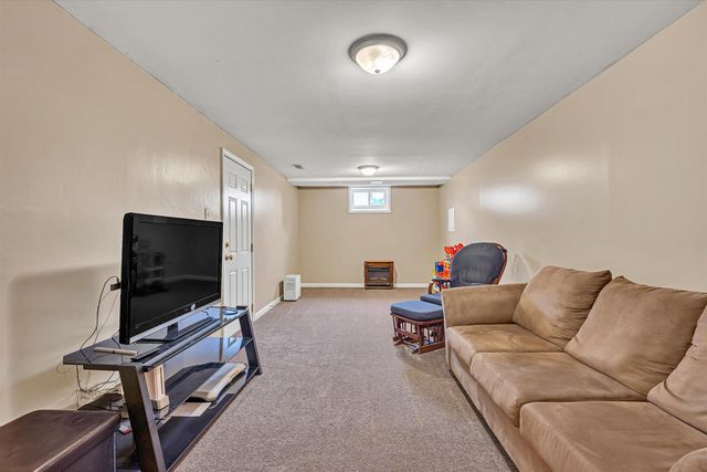 52 Hillview DR, Roanoke, VA 24019