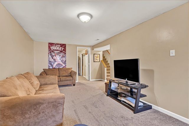 52 Hillview DR, Roanoke, VA 24019